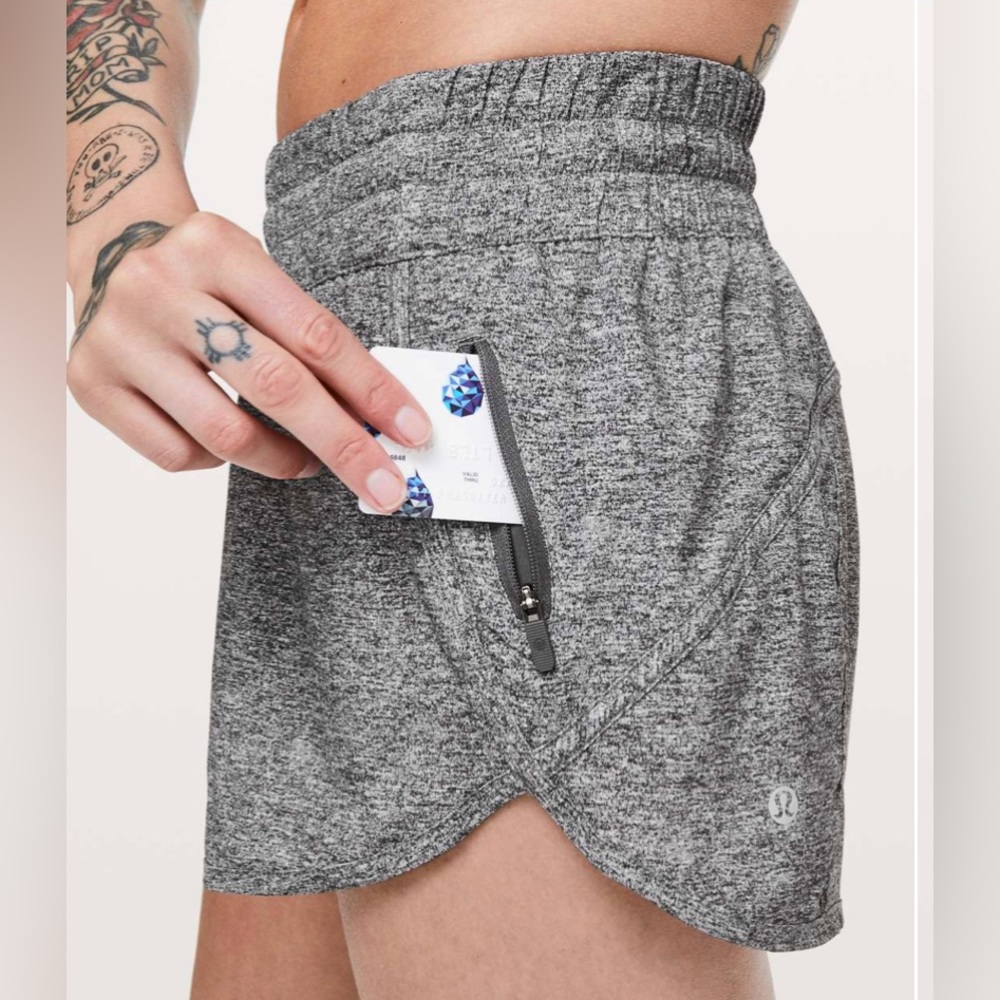 🍋Lululemon Tracker Short 4” *Lined